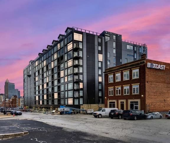 Cozy Ohio City Condo w/ Balcony + Gym