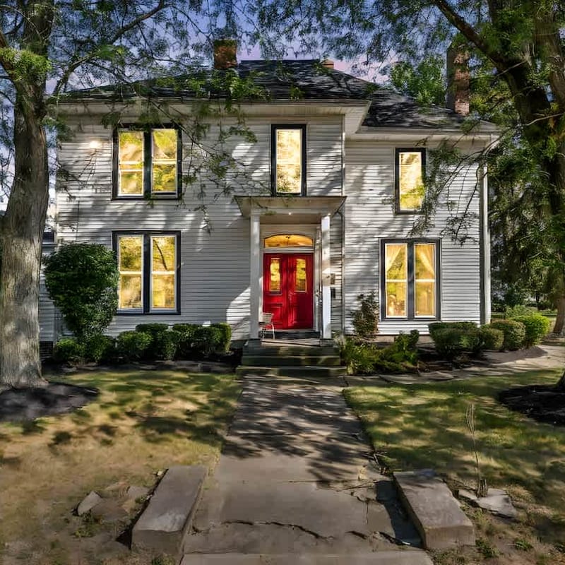 Large Historic Mansion Near Cleveland | Sleeps 12